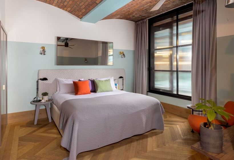 침실 2개 스위트, Native Manchester