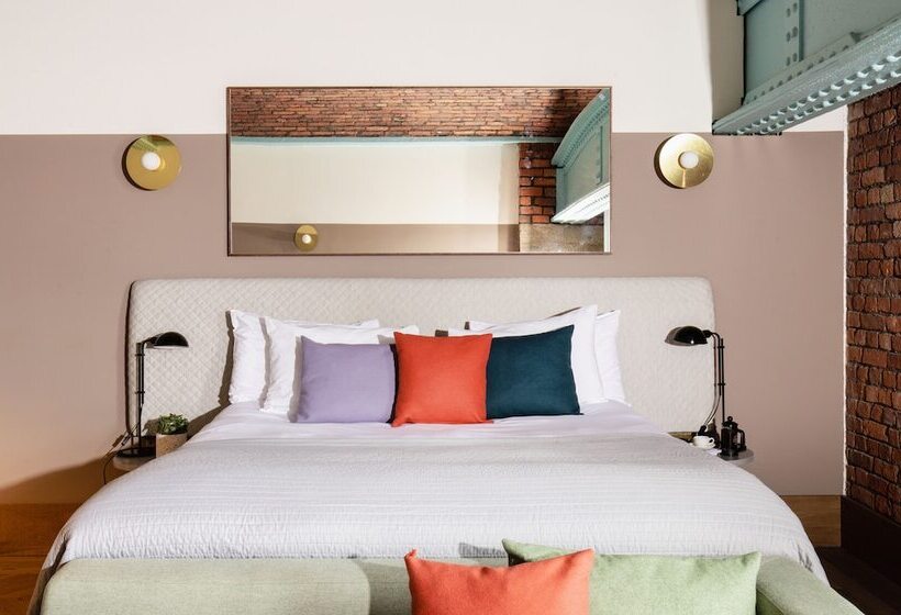 프리미엄 스튜디오, Native Manchester