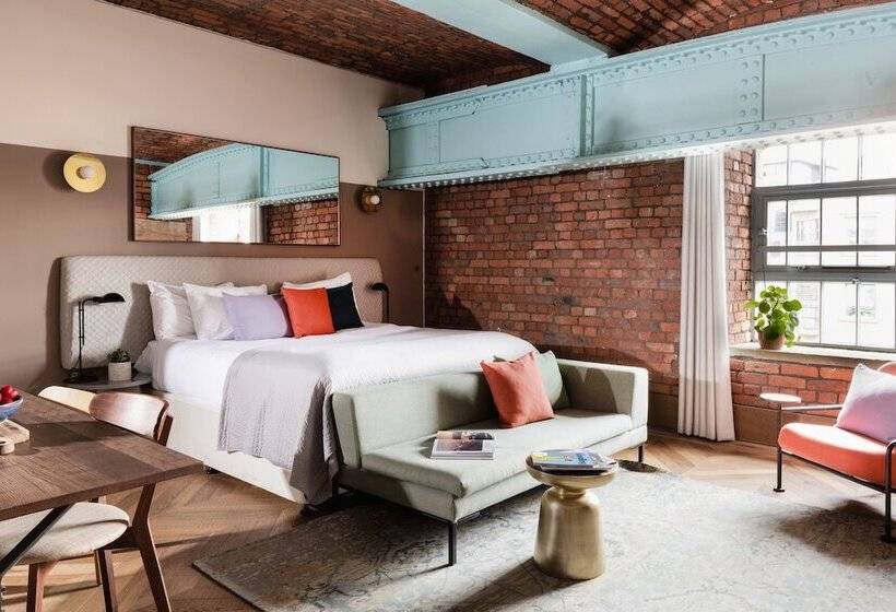 프리미엄 스튜디오, Native Manchester