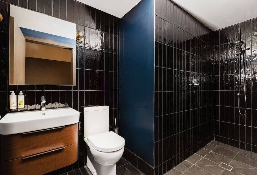 프리미엄 스위트, Native Manchester