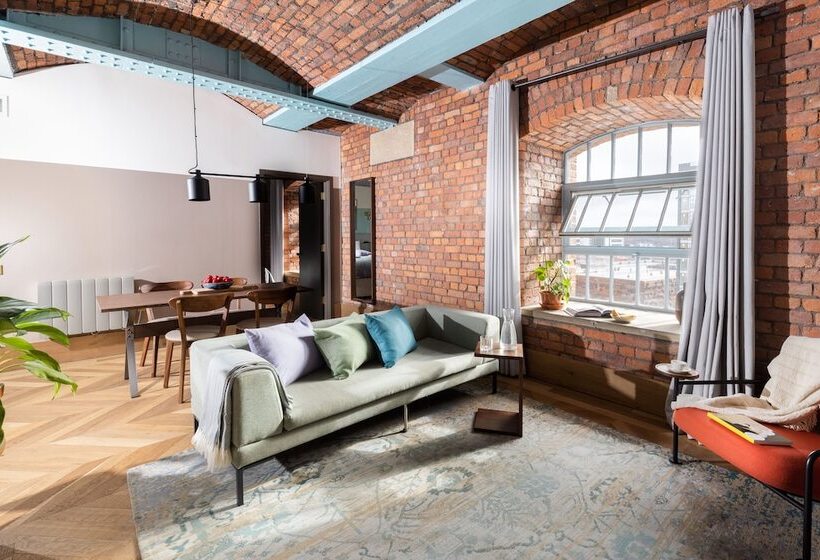 프리미엄 스위트, Native Manchester