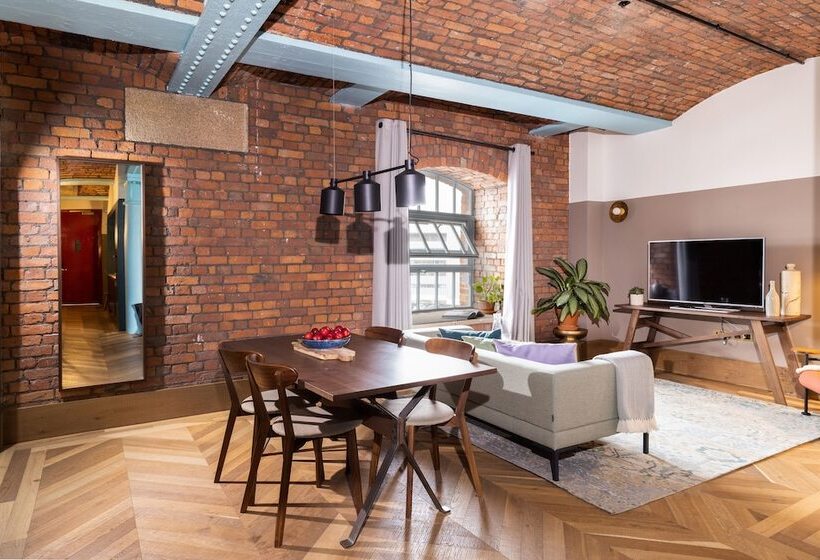 프리미엄 스위트, Native Manchester