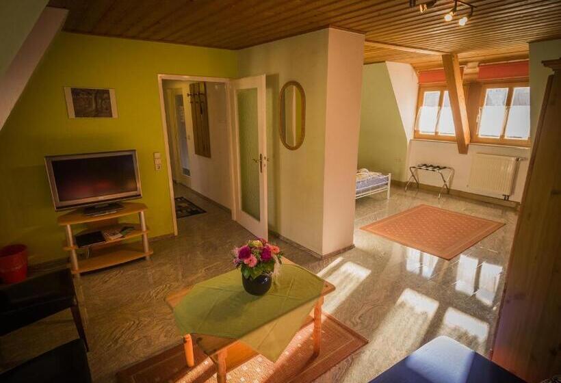 غرفة قياسية ثلاثية, Ferienwohnungen Monteurzimmer Zur Silbernen Kanne