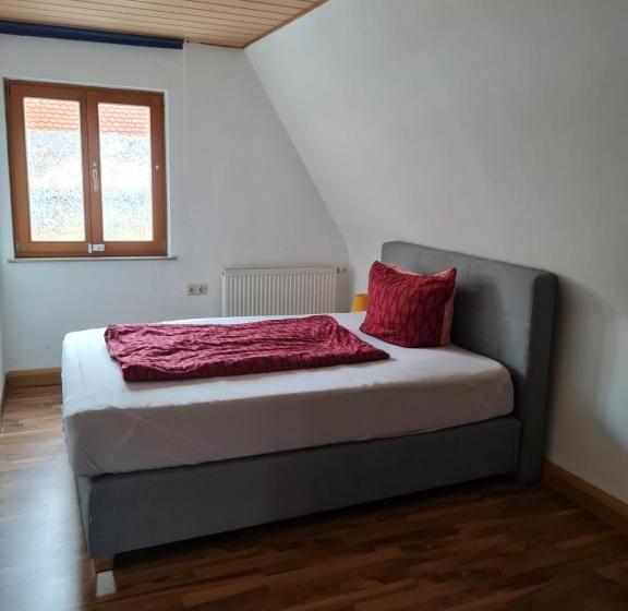 ３ベッドルームアパートメント, Ferienwohnungen Monteurzimmer Zur Silbernen Kanne