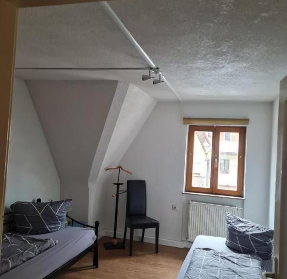 شقة 3 غرف, Ferienwohnungen Monteurzimmer Zur Silbernen Kanne