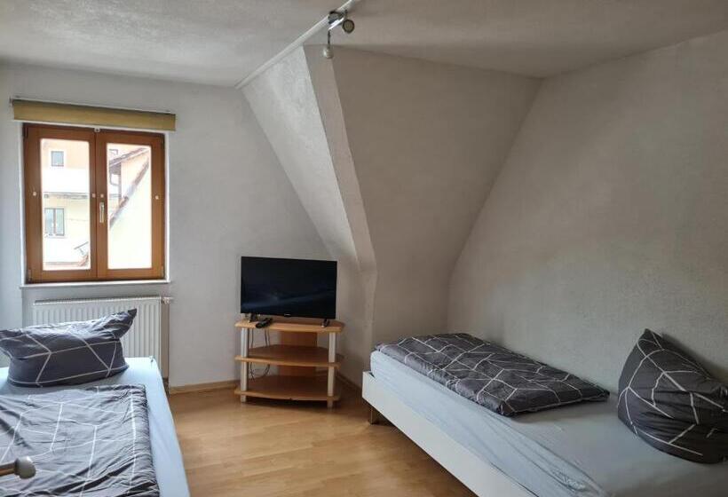 شقة 3 غرف, Ferienwohnungen Monteurzimmer Zur Silbernen Kanne