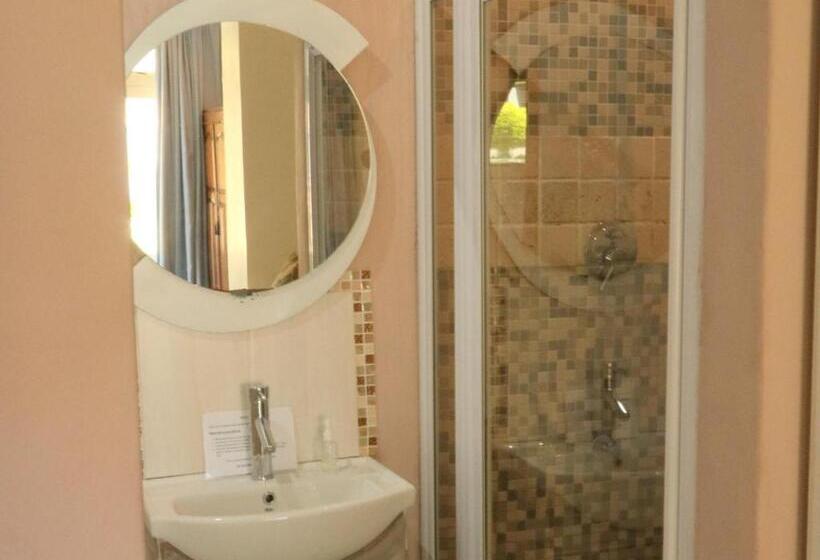 חדר סטנדרט, The Boston Guest House