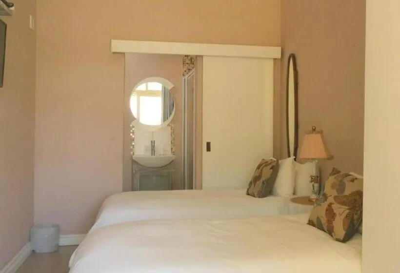 スタンダードルーム, The Boston Guest House