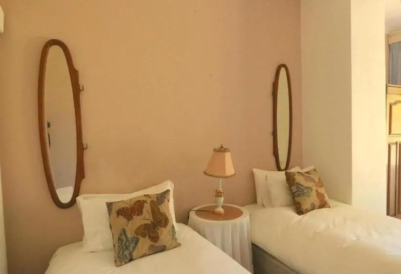 スタンダードルーム, The Boston Guest House