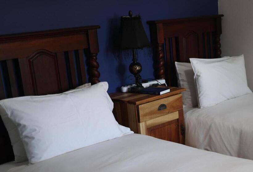 חדר קומפורט, The Boston Guest House