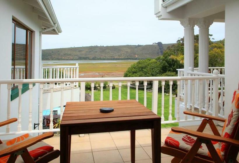 标准间, Waterfront Lodge