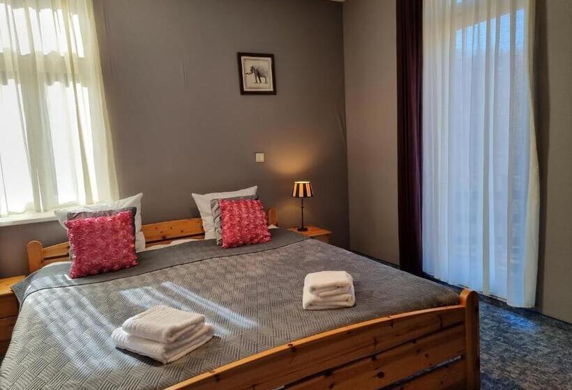 컴포트 룸, Zur Luppbode