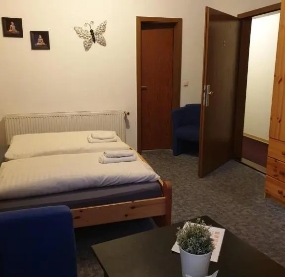 Economy Triple Room, Zur Luppbode