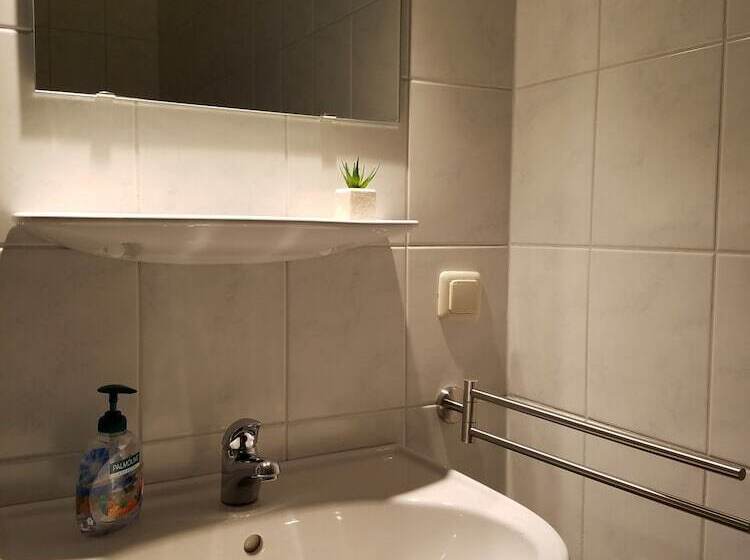 이코노미 룸, Zur Luppbode