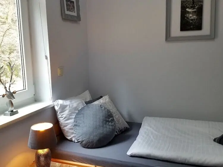 Standard Yhden Hengen Huone, Zur Luppbode