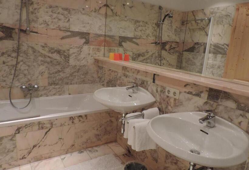 침실 3개 아파트, Pension Sedlak