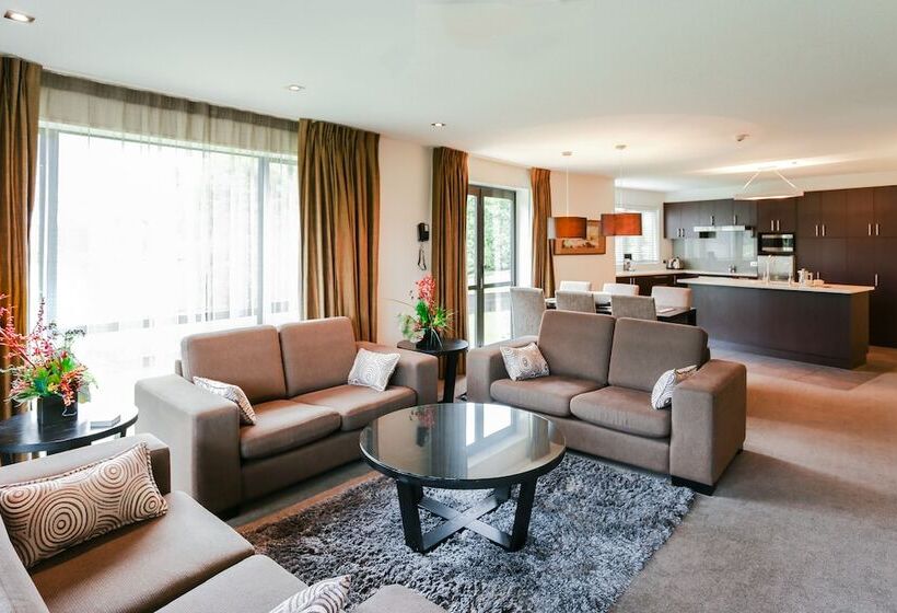 침실 3개 아파트, Village Lake Apartments