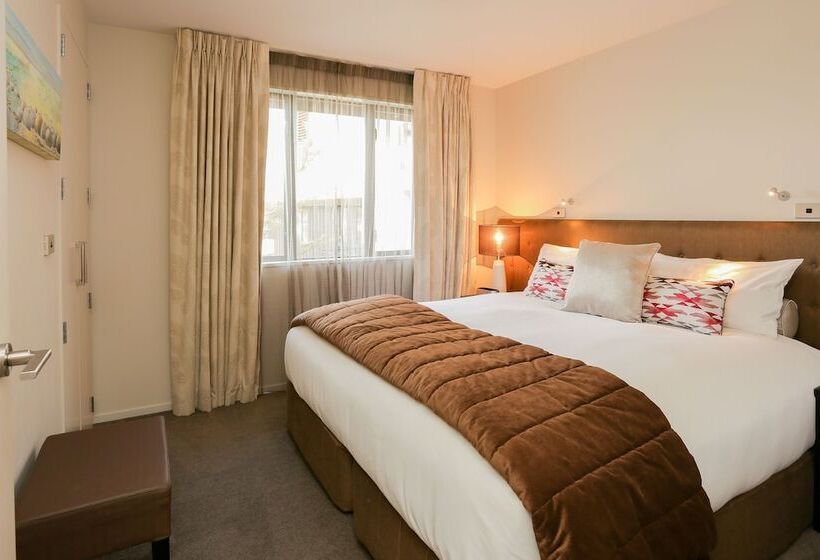 침실 3개 아파트, Village Lake Apartments