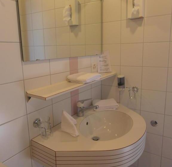 スーペリアールーム, Escher