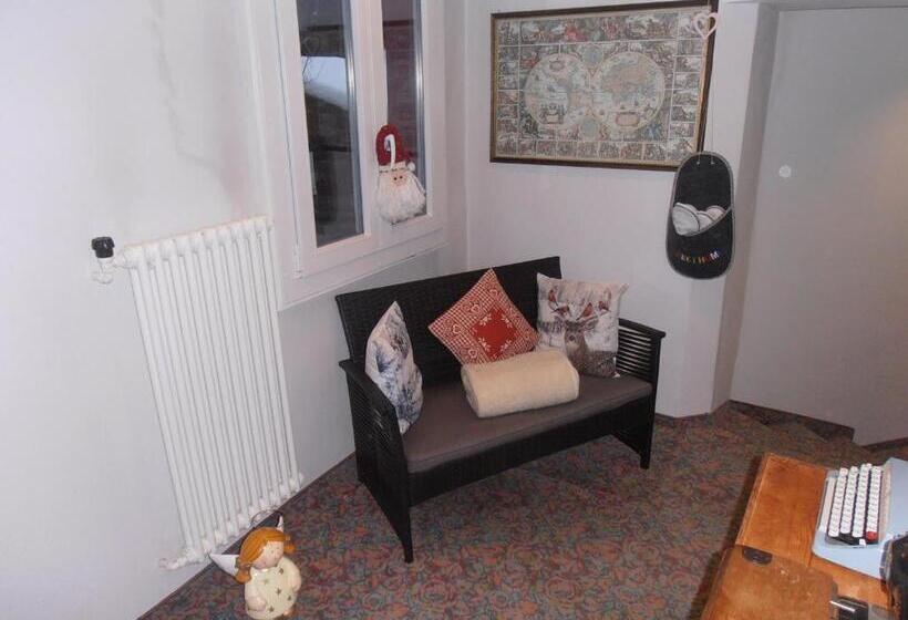 ファミリールーム, Escher