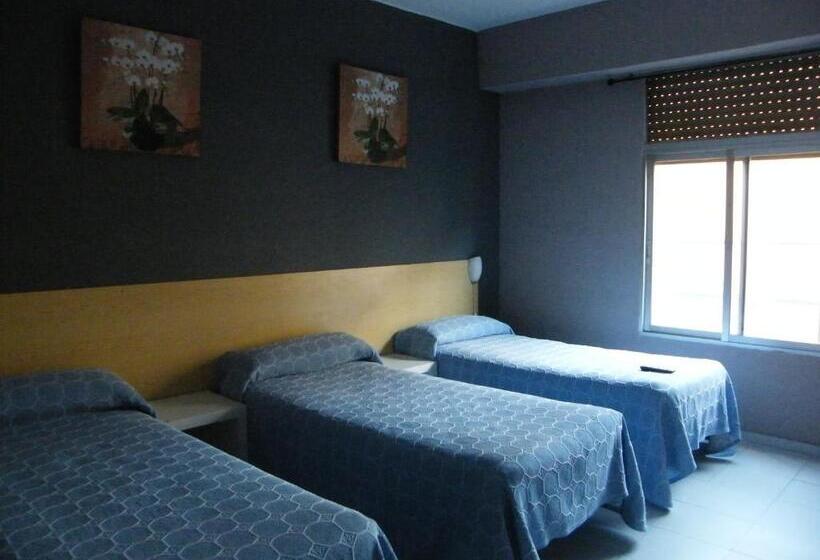 Трехместный Номер Стандарт Совместная Ванная, Pensión Corona