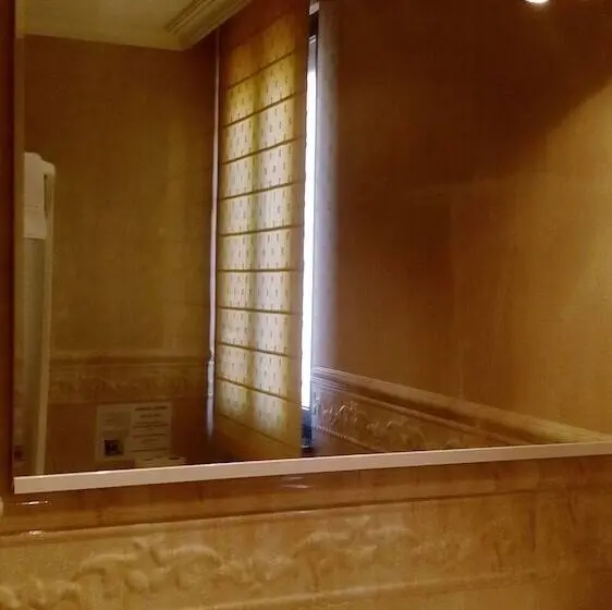 اتاق استاندارد سه نفره, Hostal Granada