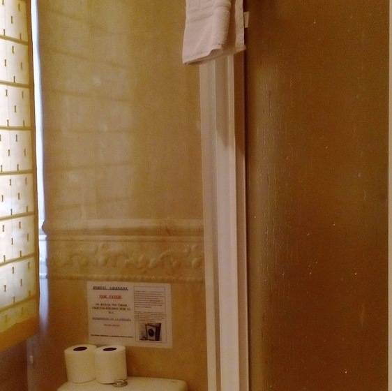 اتاق خانوادگی, Hostal Granada