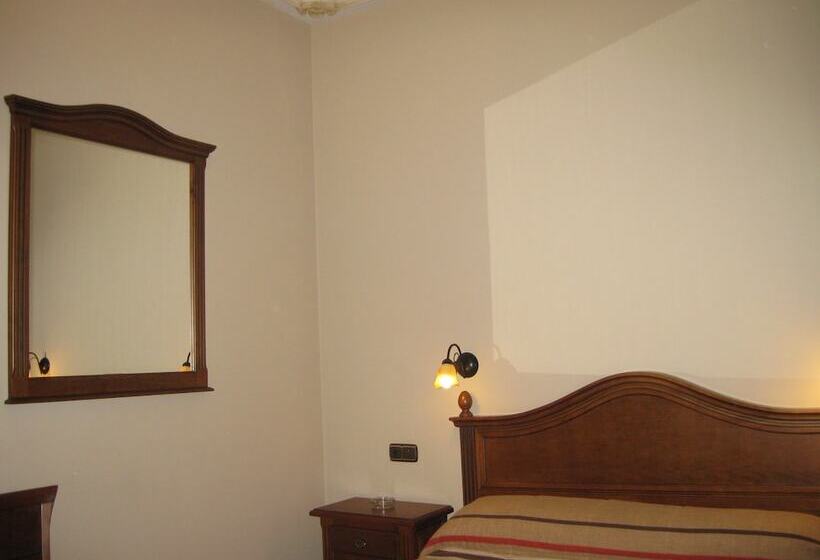 اتاق استاندارد سه نفره, Hostal Granada