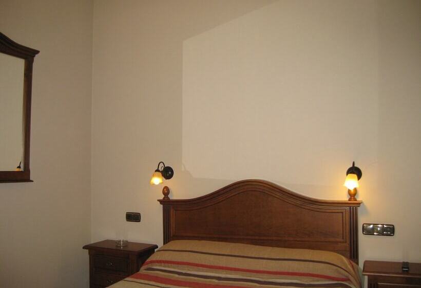 غرفة قياسية ثلاثية, Hostal Granada