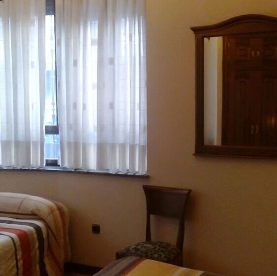 غرفة عائلية, Hostal Granada