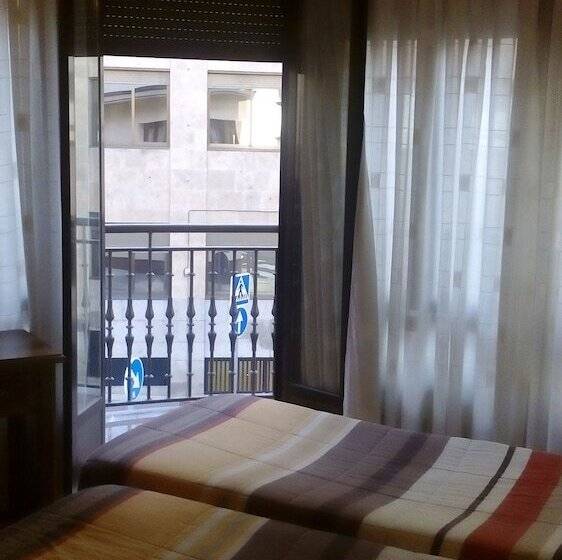 غرفة عائلية, Hostal Granada