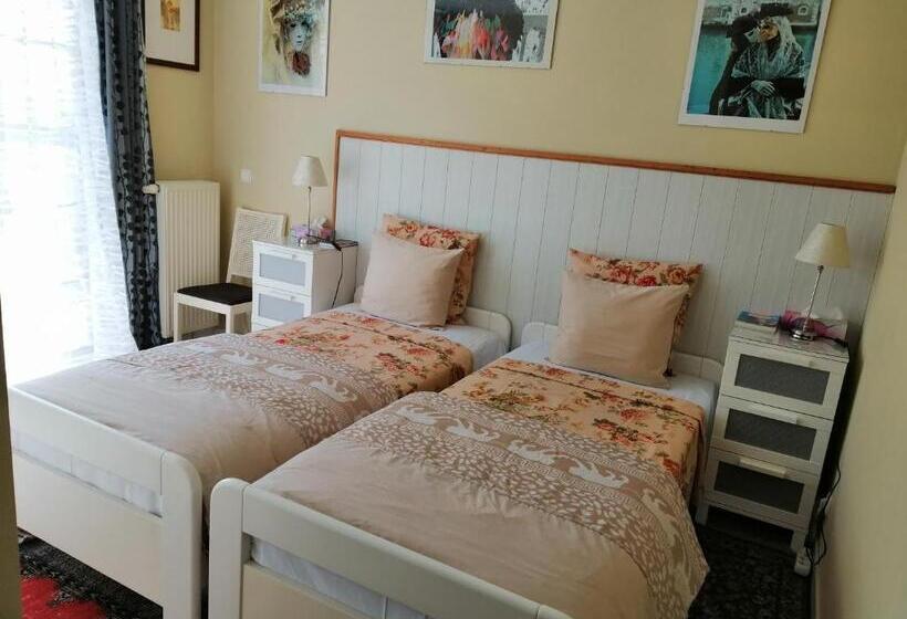 Номер Стандарт, Johan's Lodge