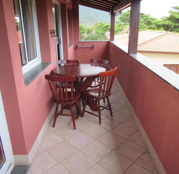 سوییت خانوادگی, Pousada Casa Na Praia