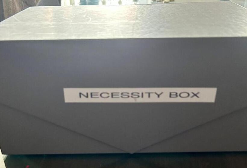 اتاق عادی, The Ashleigh