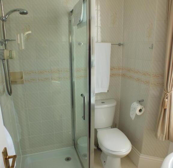 اتاق عادی, The Ashleigh