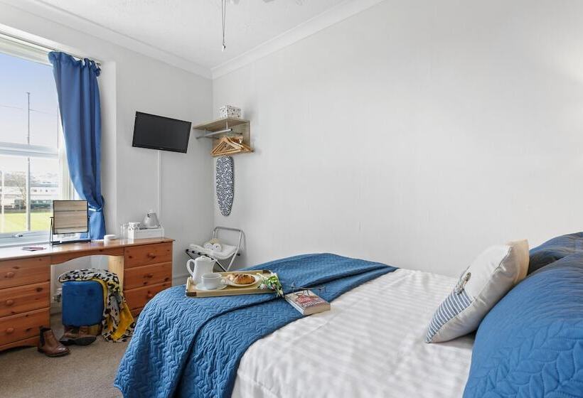 اتاق عادی, The Ashleigh