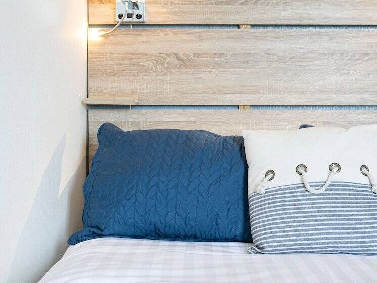 اتاق عادی, The Ashleigh