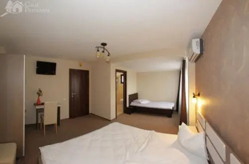 اتاق استاندارد سه نفره, Pension Cleopatra