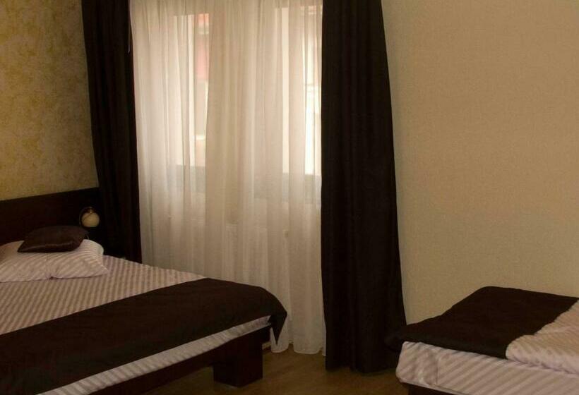 标准三人间, Pension Cleopatra