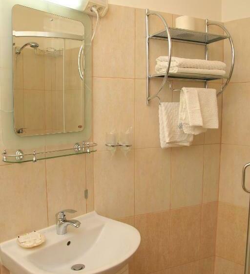 标准三人间, Pension Cleopatra