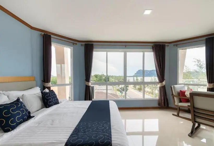 اتاق لوکس با بالکن و چشم‌انداز دریا, Goldenbeach Boutique Resort