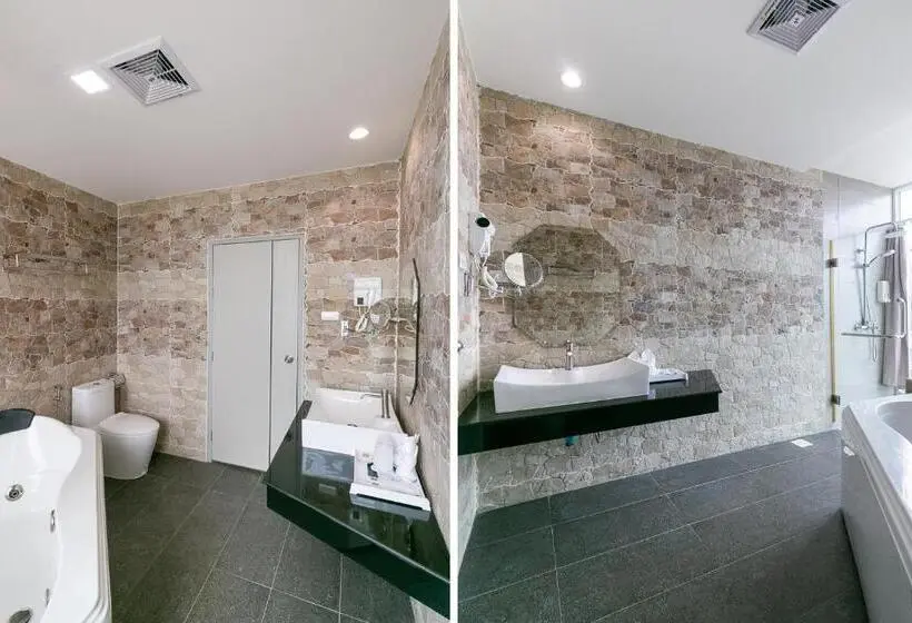 اتاق لوکس با بالکن و چشم‌انداز دریا, Goldenbeach Boutique Resort