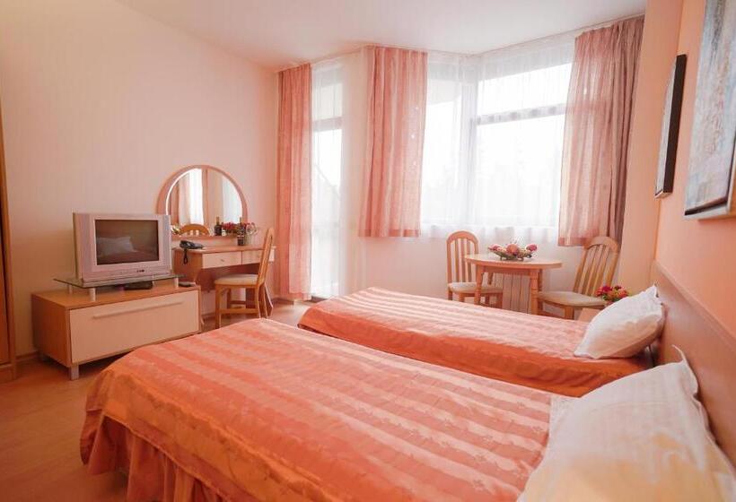 스탠다드 스튜디오, Apartments Flora Daisy