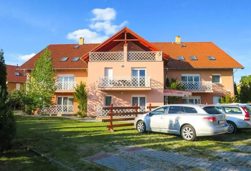 آپارتمان 2 خوابه با بالکن, Ildiko Apartmanhaz