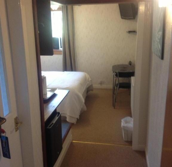 اتاق استاندارد, Cameron Guest House