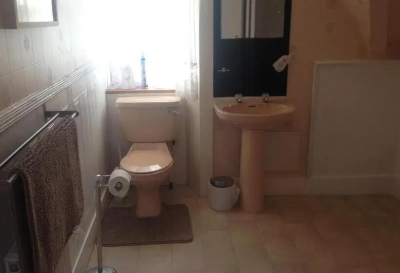 スタンダード４人部屋, Cameron Guest House