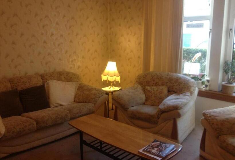 اتاق استاندارد چهار تخته, Cameron Guest House