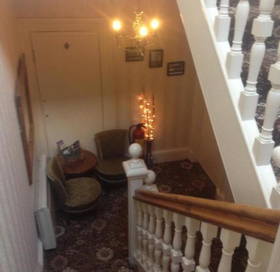 اتاق استاندارد چهار تخته, Cameron Guest House