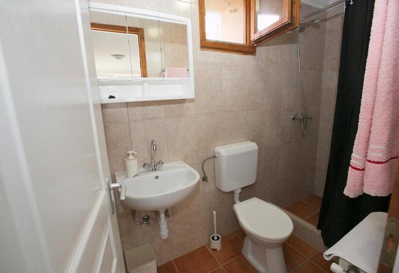 标准间, Party Vendégház