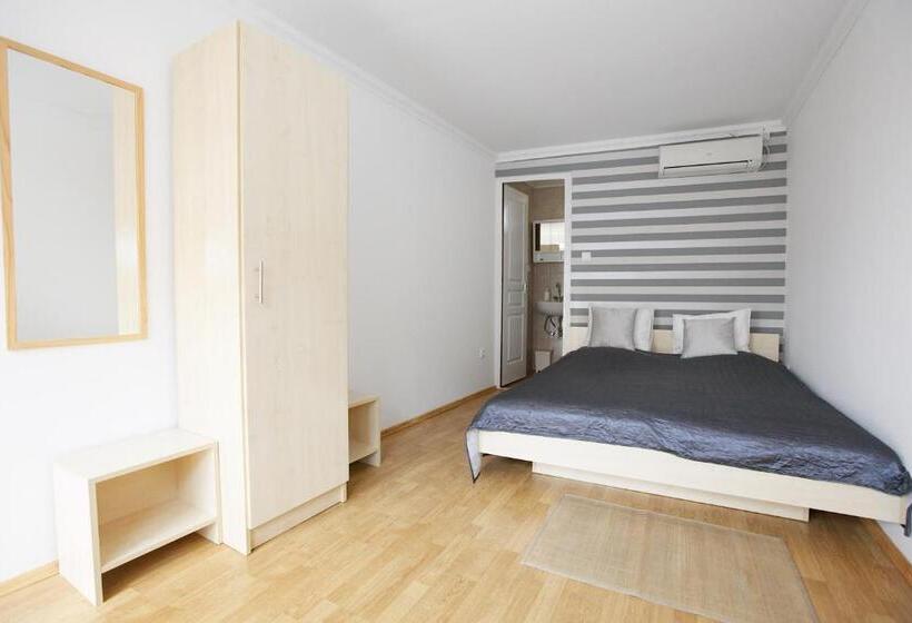 标准间, Party Vendégház